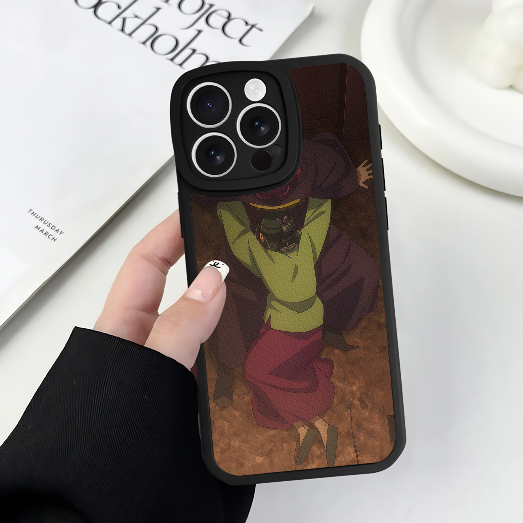 （画像用） 薬屋のひとりごと The Apothecary Diaries 【iPhone 16シリーズ対応】シリコンスマホケース（レザー調） 材質：シリコン